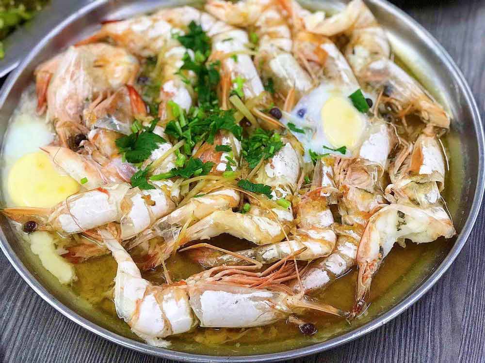 - Kedai Makan Heong Kee (香记肉骨茶）- Steamed Prawn